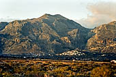 Creta - il paesaggio montuoso dell'interno della costa meridionale della provincia di Retimo. 